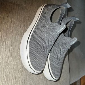 kids slip on sketchers